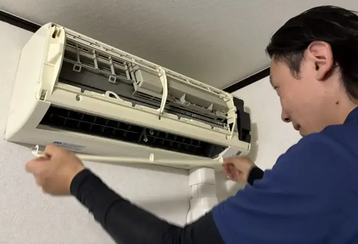 エアコンクリーニングの様子