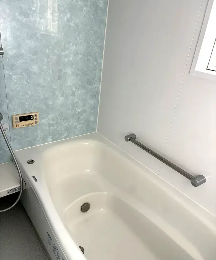 浴室クリーニングの様子 浴室クリーニングの様子